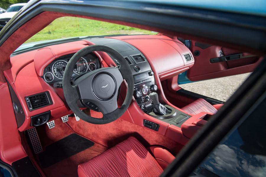 Интерьер Aston Martin V12 Zagato 2012 года  (WW) (фото 74 из 97)
